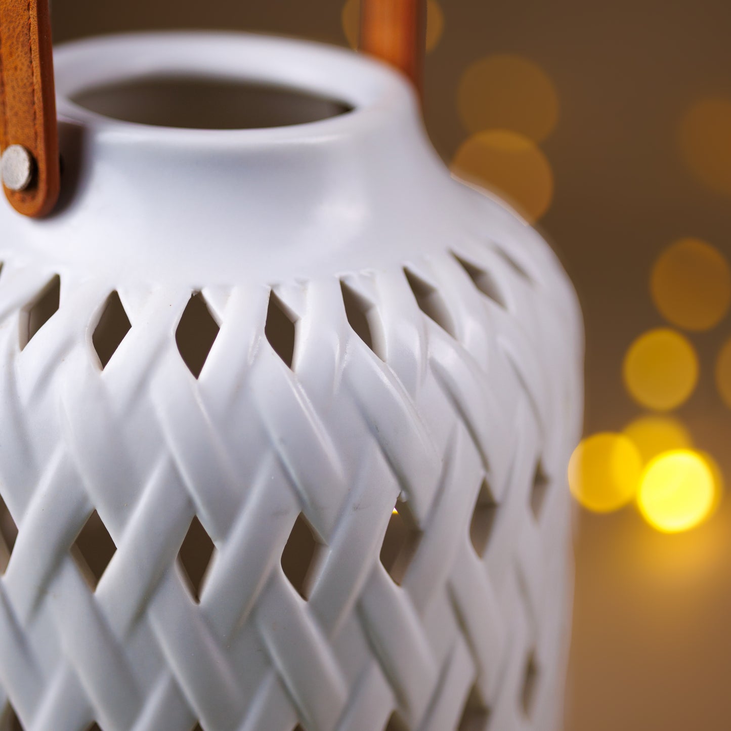 THD451 LANTERN WITH LEATHER HANDLE