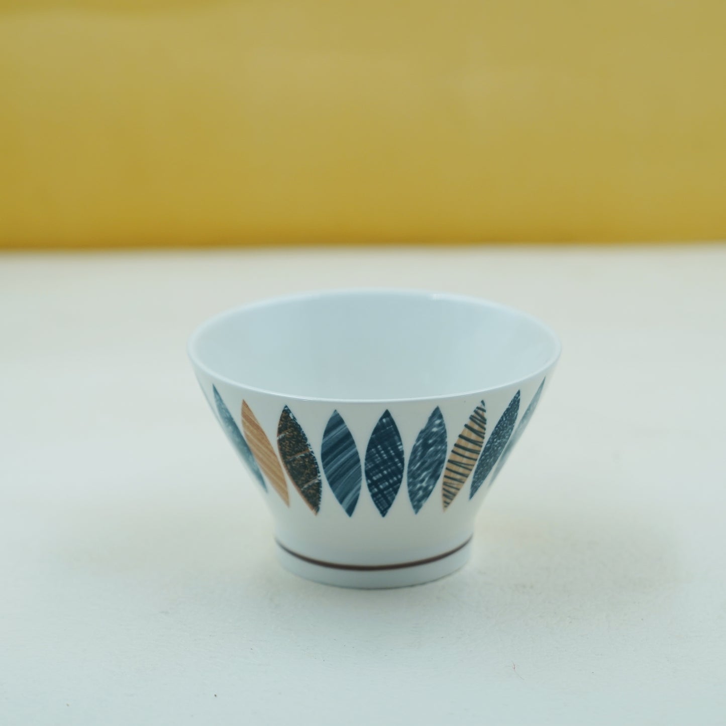 THD131 Ceramic Serving Bowl – Multicolor Leaf Pattern