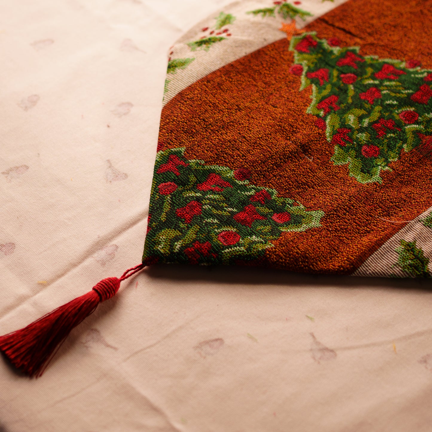 EVERGREEN CHRISTMAS TREE RUNNER