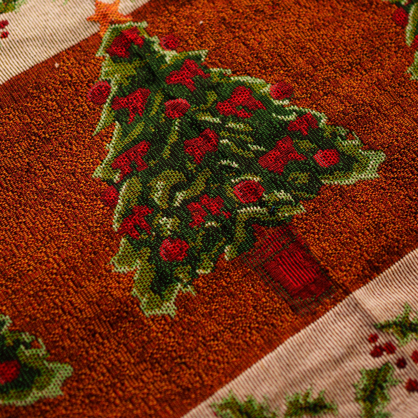 EVERGREEN CHRISTMAS TREE RUNNER