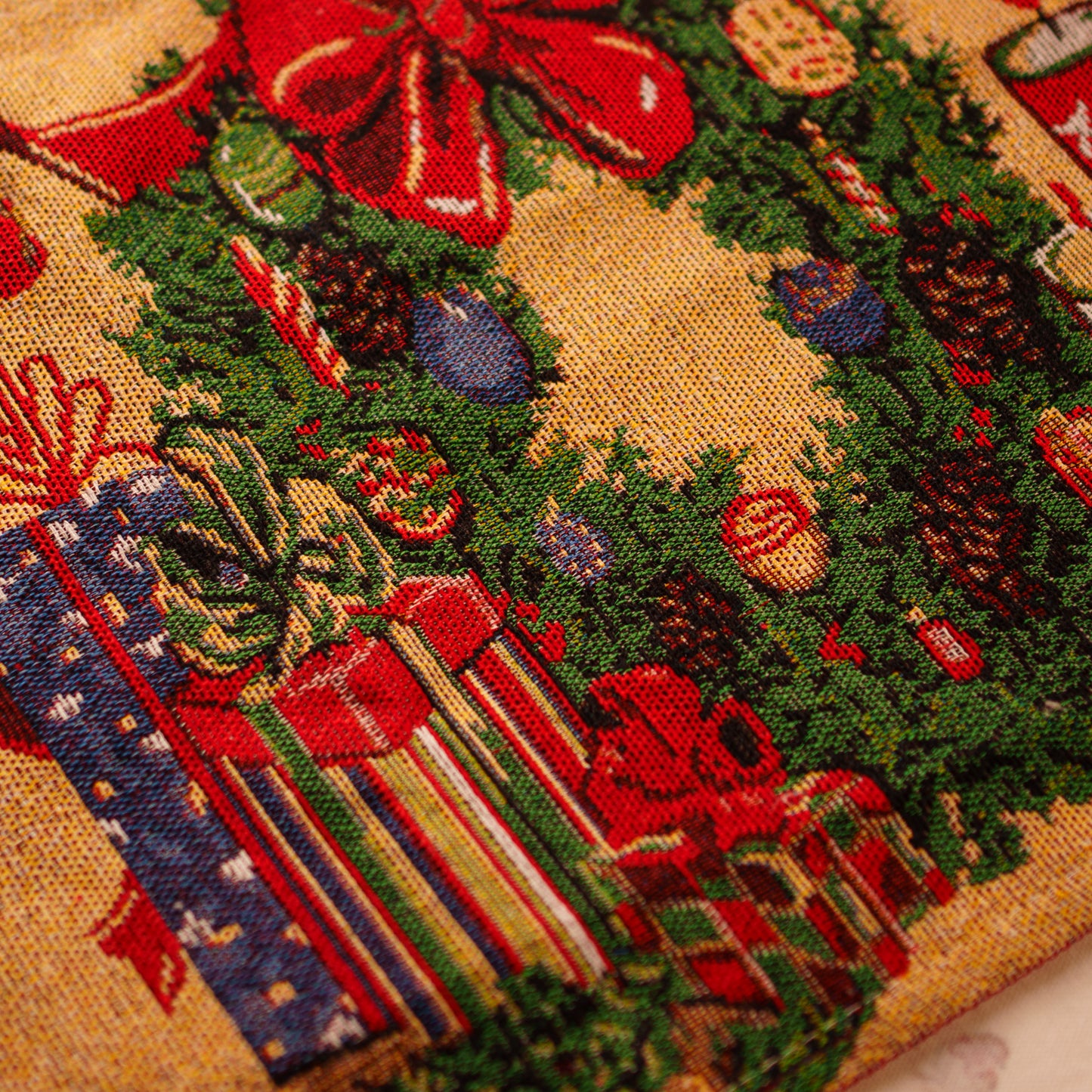 CANDLELIGHT WREATH RUNNER –