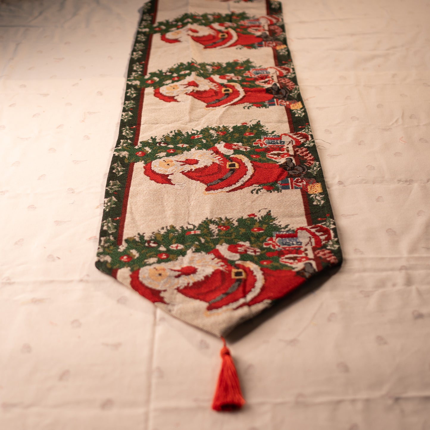 SANTA & WREATHS RUNNER