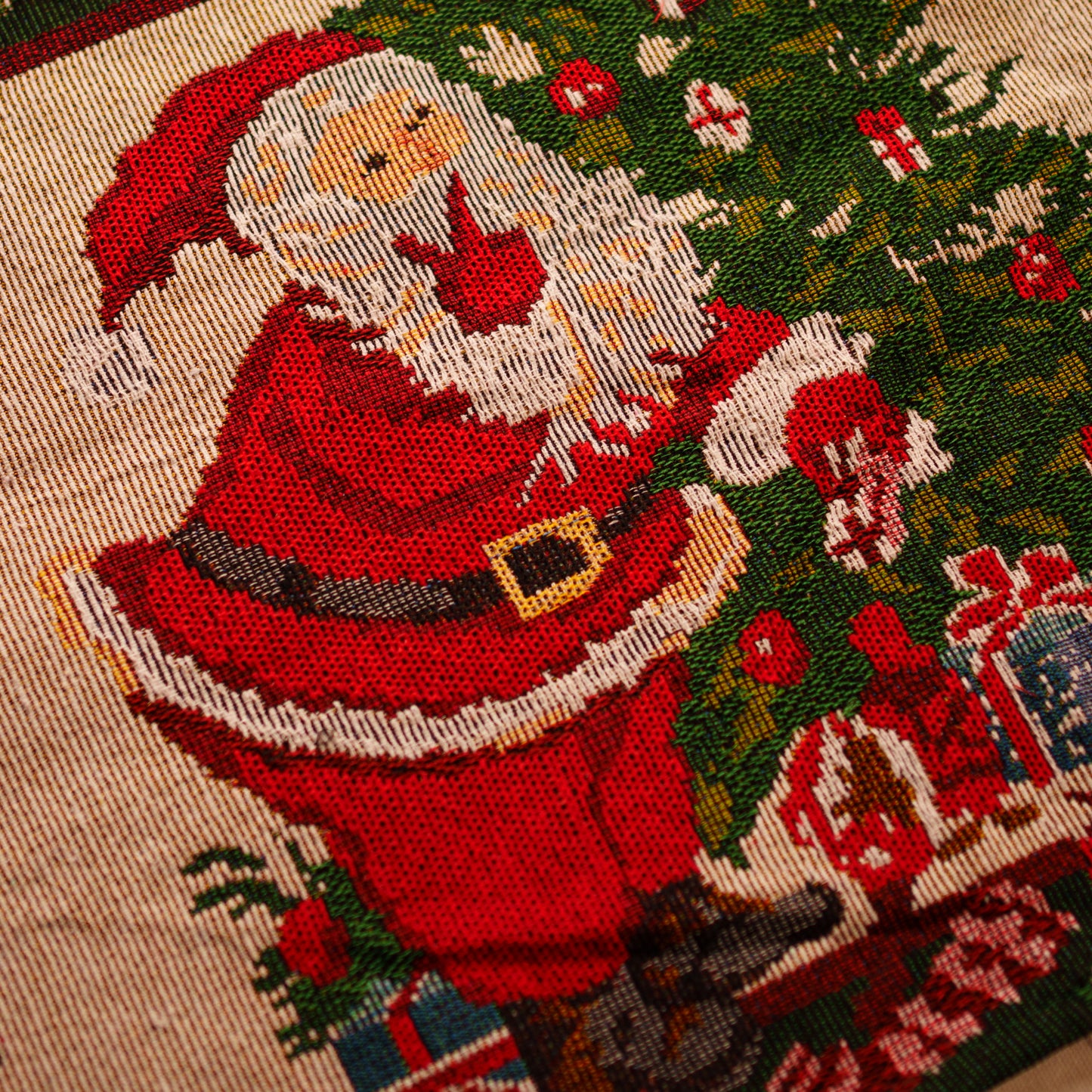 SANTA & WREATHS RUNNER