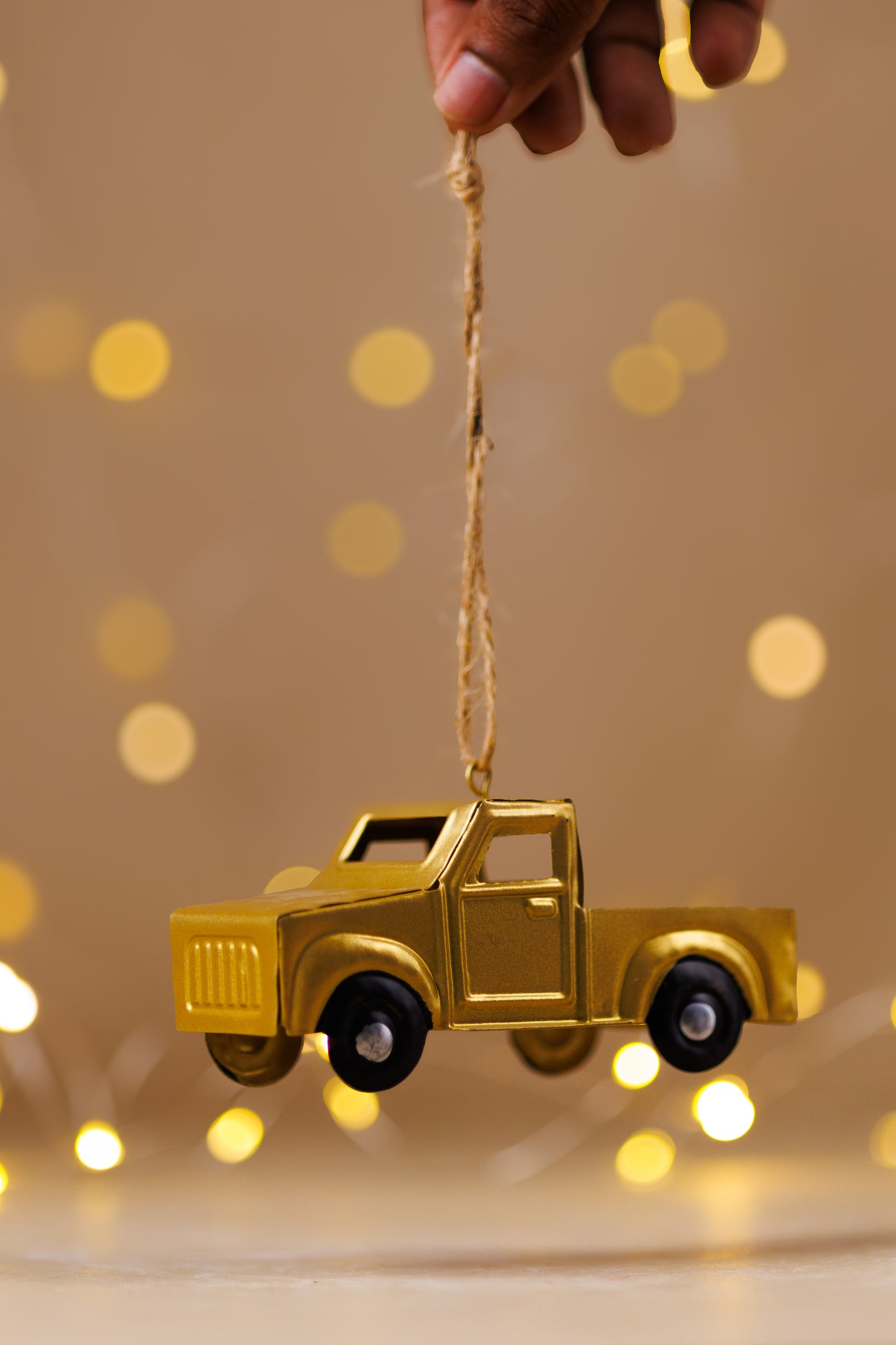 THD438 METAL HANGING GOLD