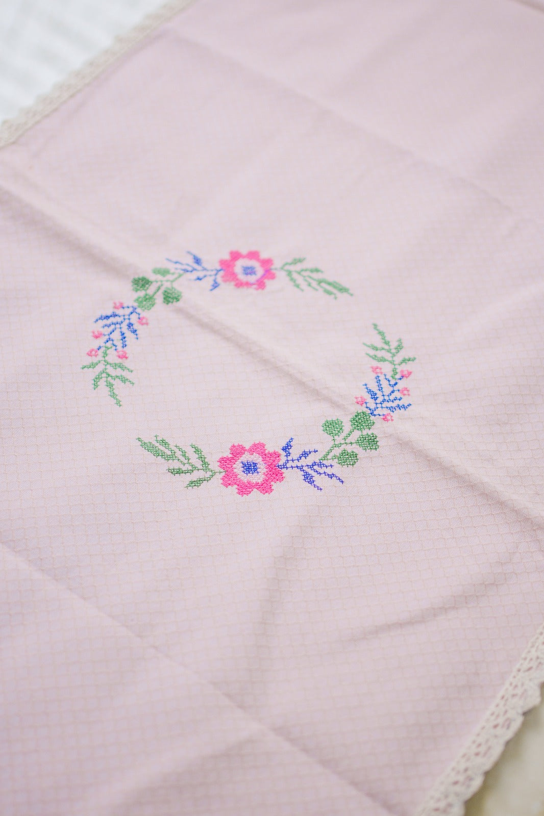 CROSS STITCH RUNNER