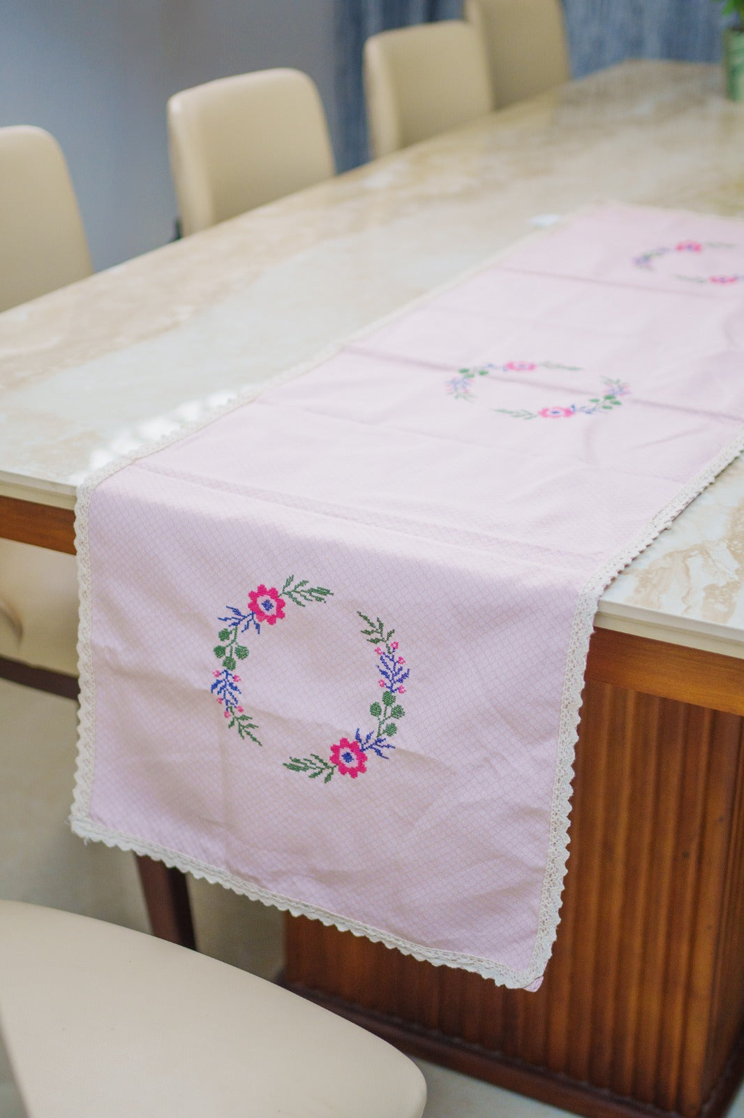 CROSS STITCH RUNNER