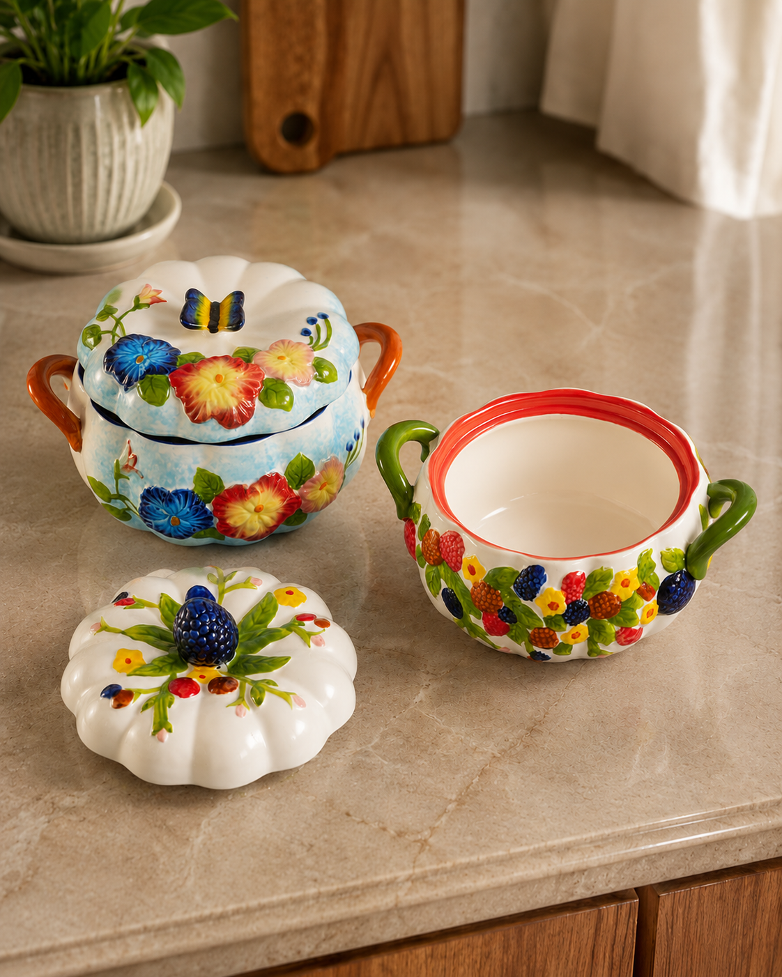TT -028 Hand-Painted Floral Ceramic Casserole with Lid |