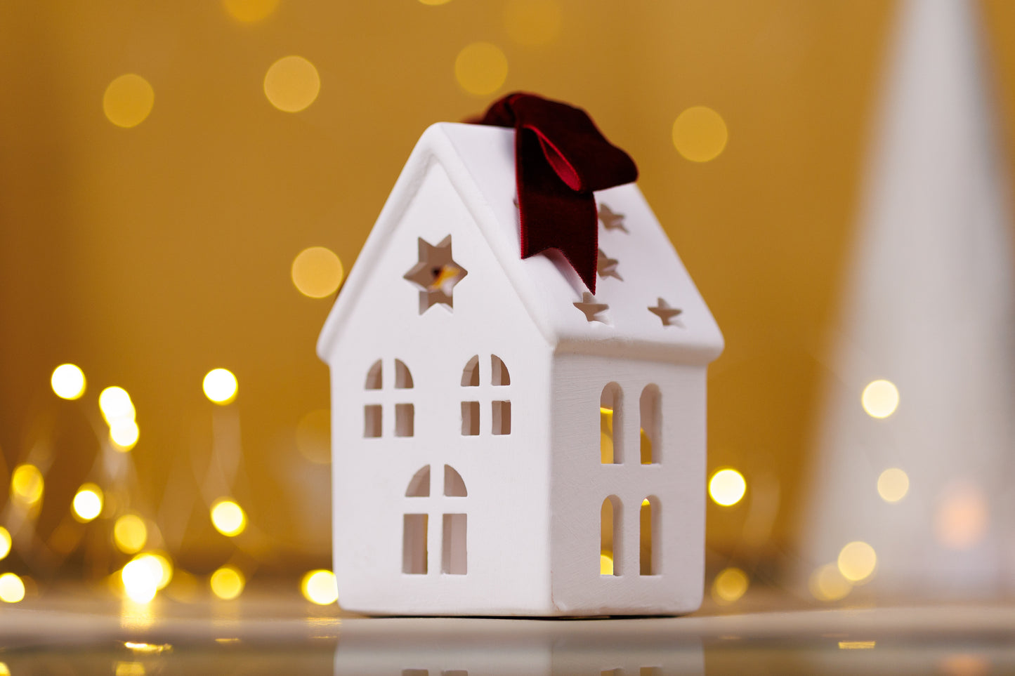 THD457 HOUSE WITH RED BOW