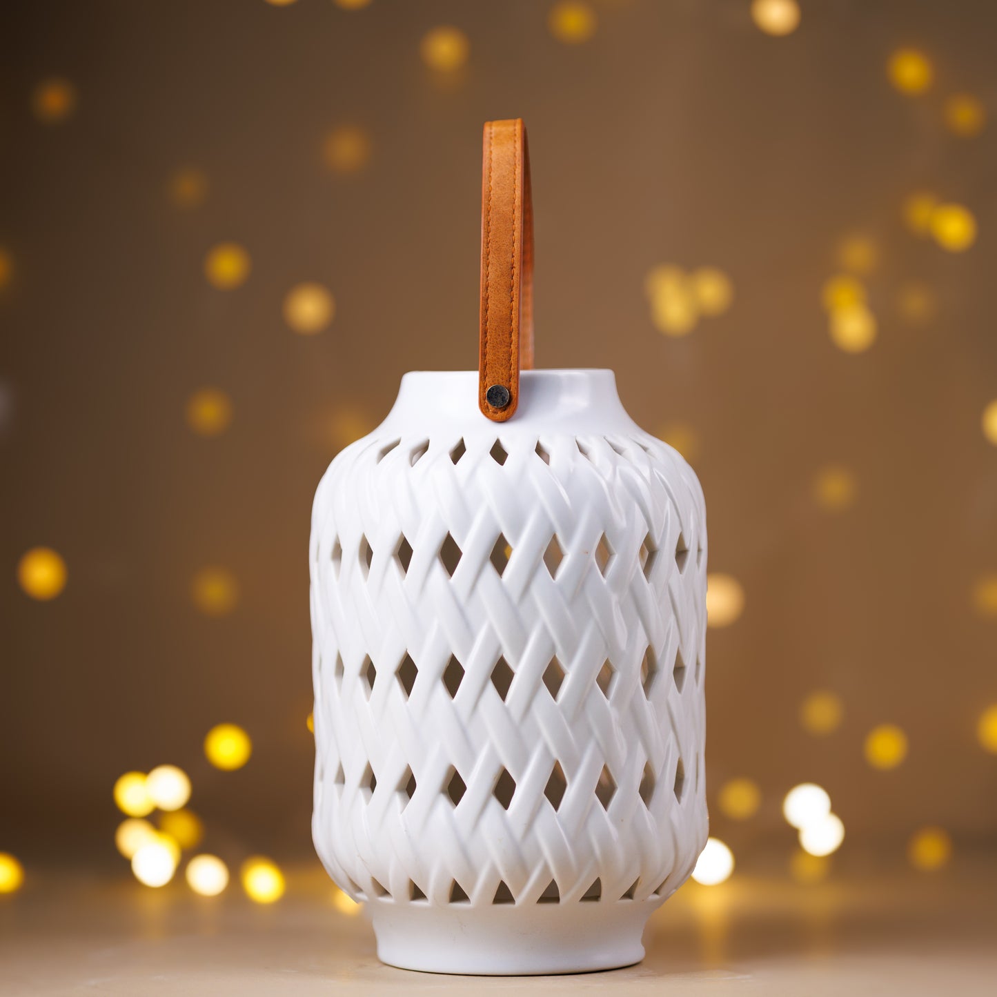 THD451 LANTERN  WITH LEATHER HANDLE