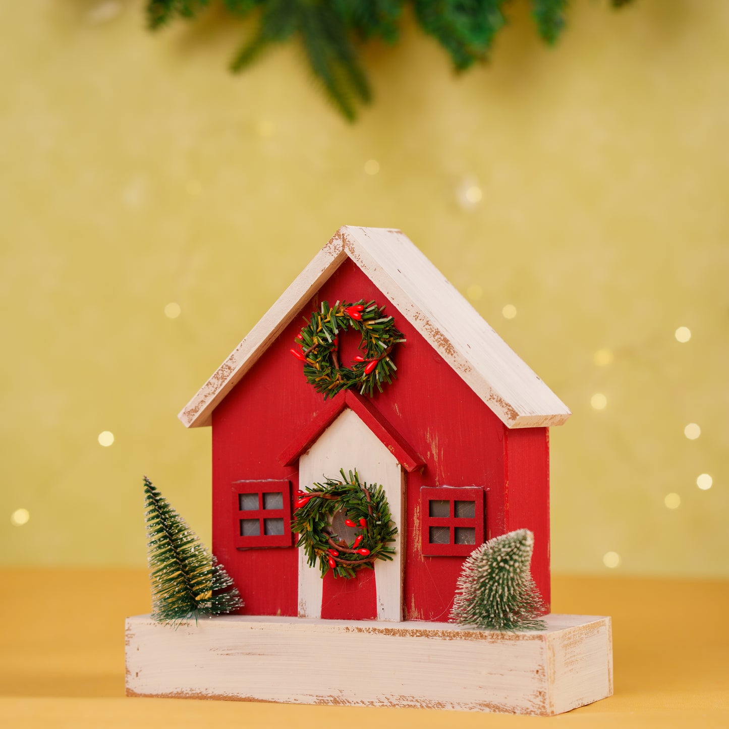 THD347 WOODEN HOUSE WITH LIGHT