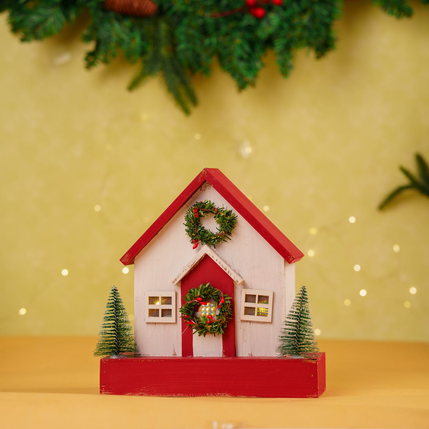 THD348 WOODEN HOUSE WITH LIGHT