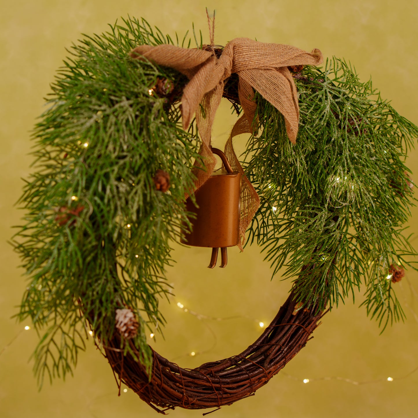 THD342 WREATH WITH BELL AND LIGHT