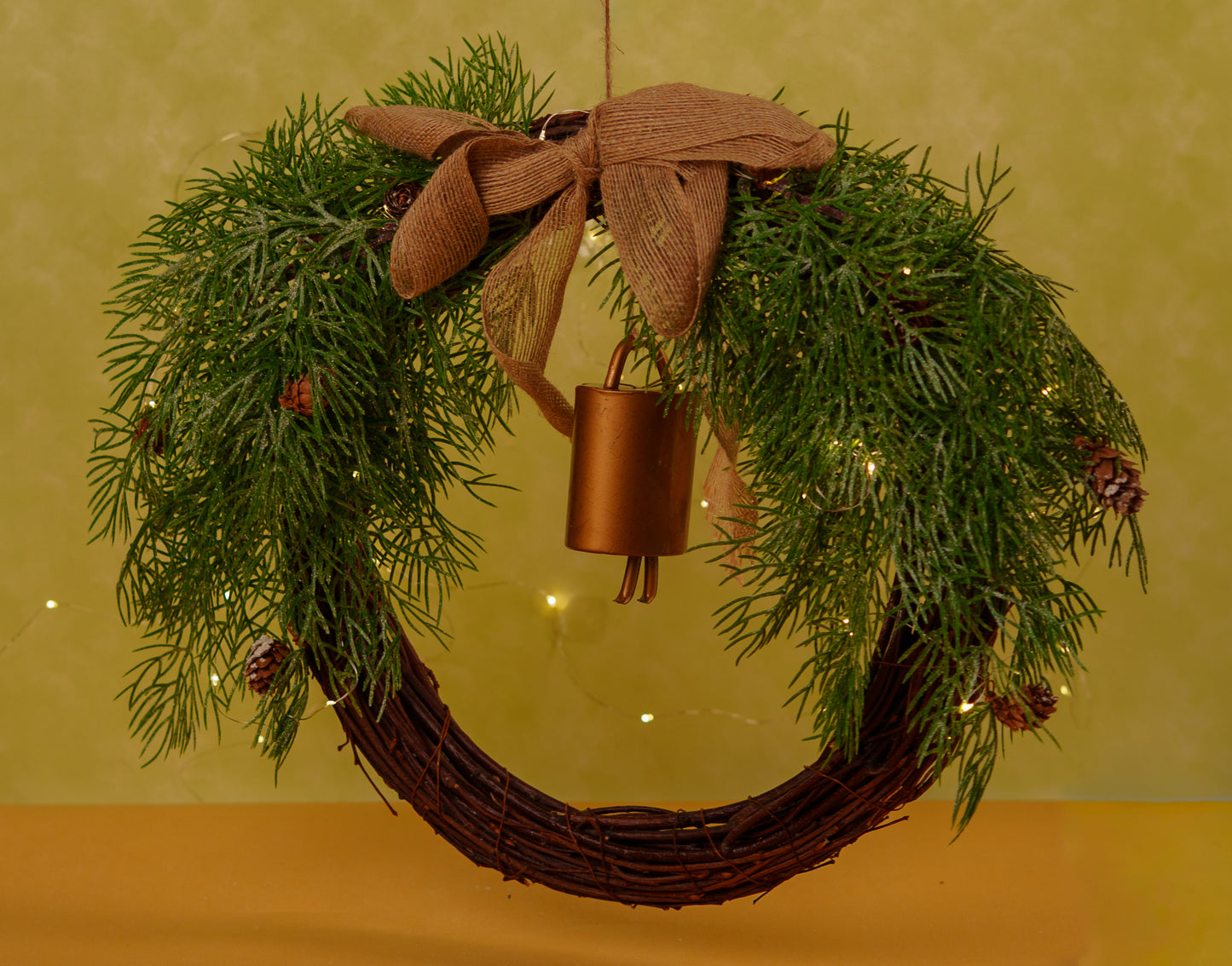 THD342 WREATH WITH BELL AND LIGHT