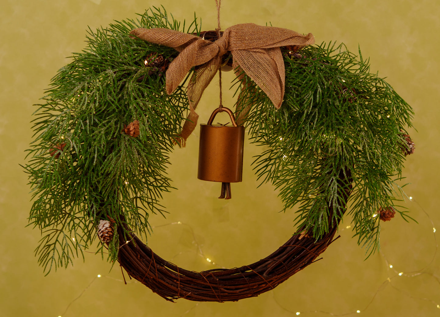 THD342 WREATH WITH BELL AND LIGHT