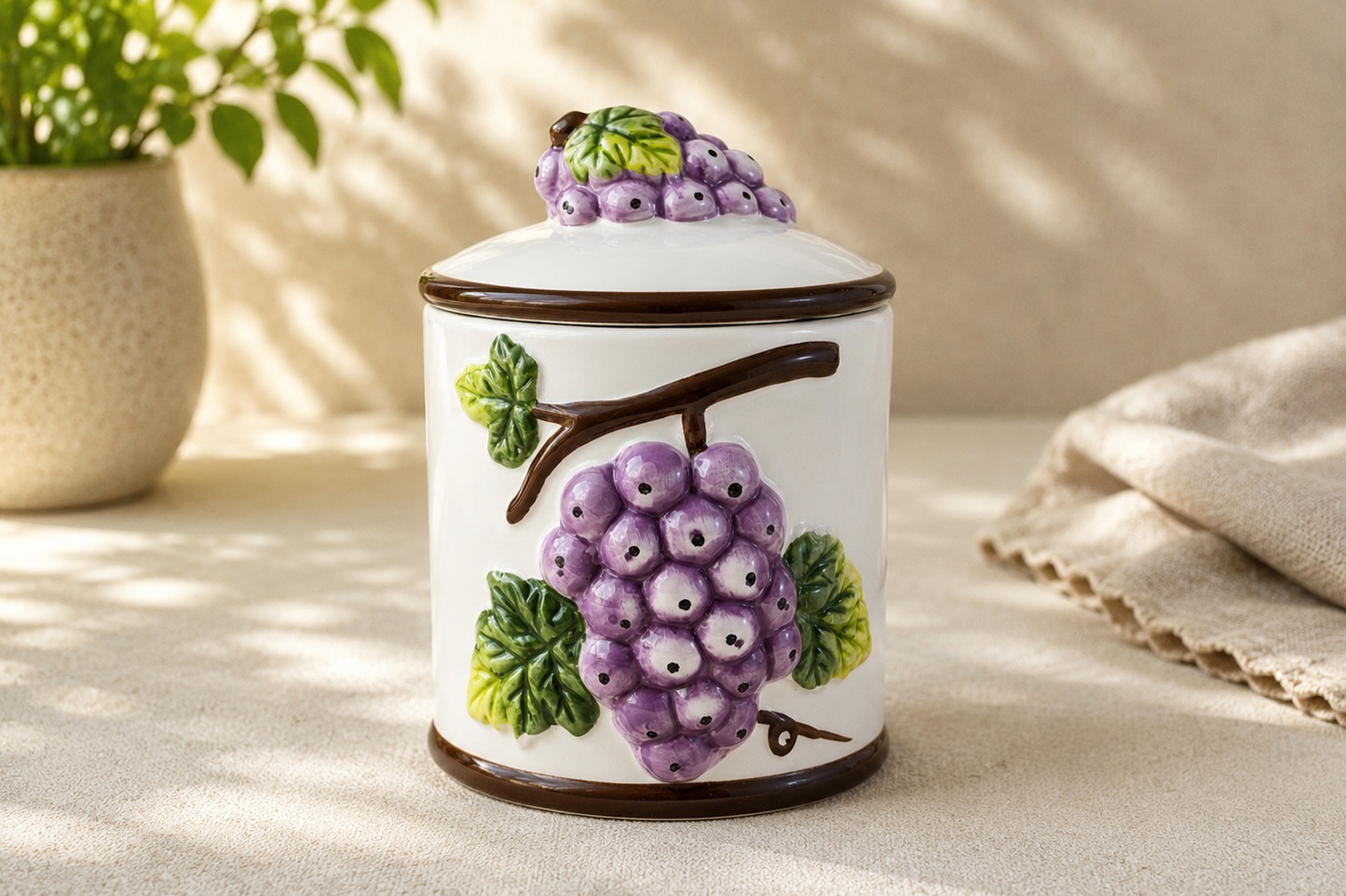 DD-42 Ceramic Grapes Storage Jar with Lid