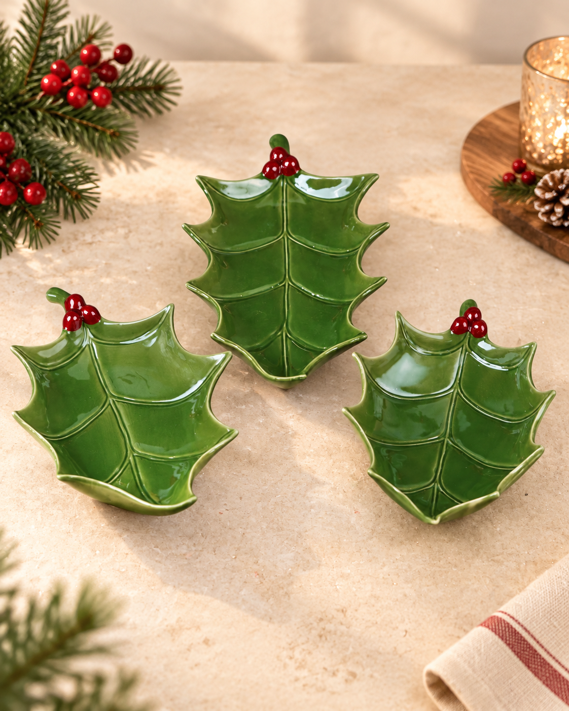 THD1057 Green Holly Leaf Christmas Decorative Tray with Berry Accent