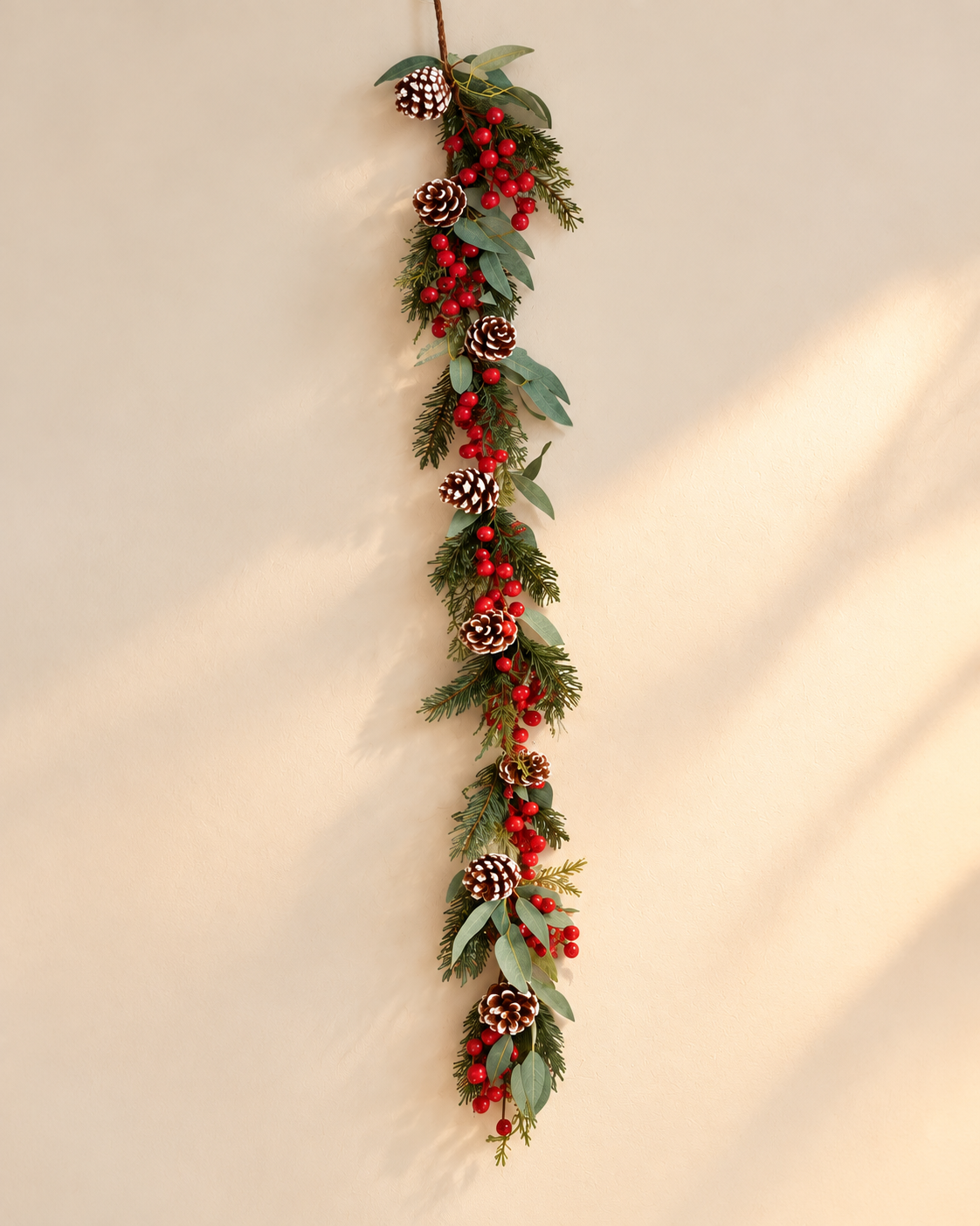 THD972 Christmas Berry & Pinecone Garland