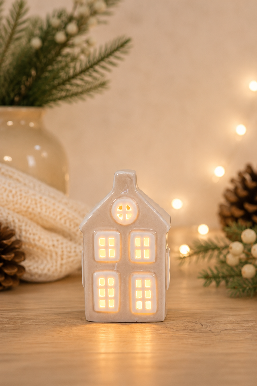 THD562 Cream Ceramic House Lantern