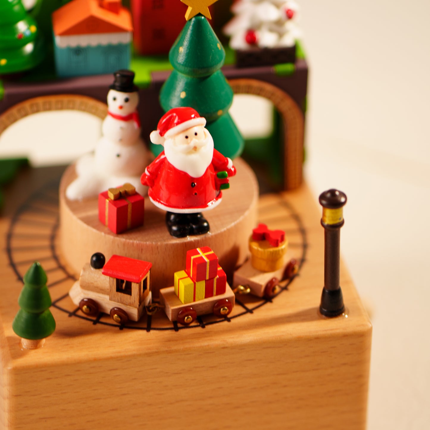 THD377 MUSICAL BOX WITH WINDING KEY