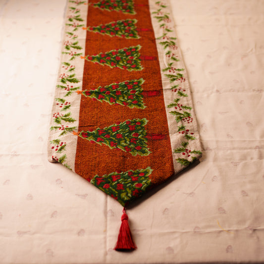 EVERGREEN CHRISTMAS TREE RUNNER
