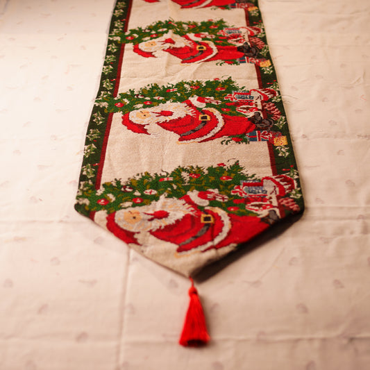 SANTA & WREATHS RUNNER