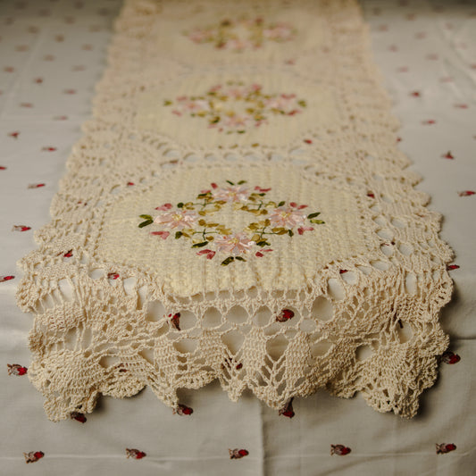 EMBROIDERED TABLE RUNNER WITH CROCHET LACE EDGE