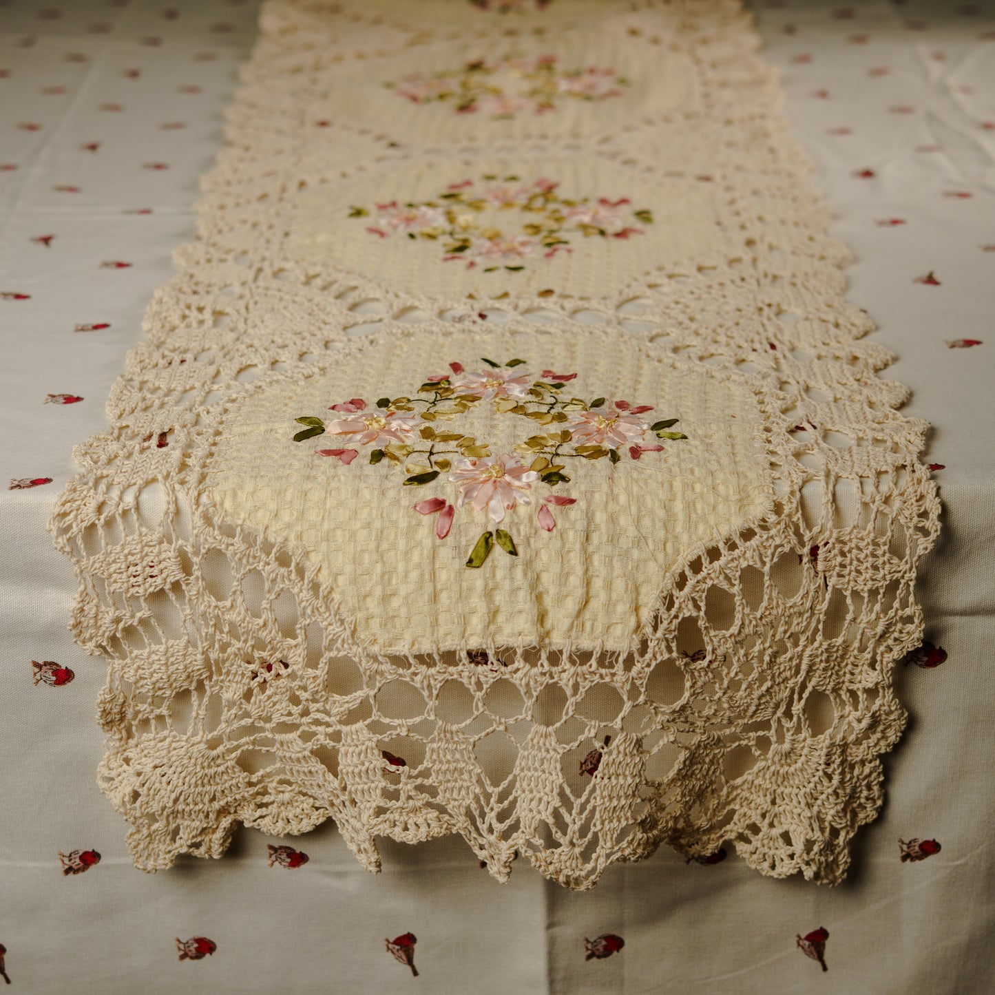 EMBROIDERED TABLE RUNNER WITH CROCHET LACE EDGE