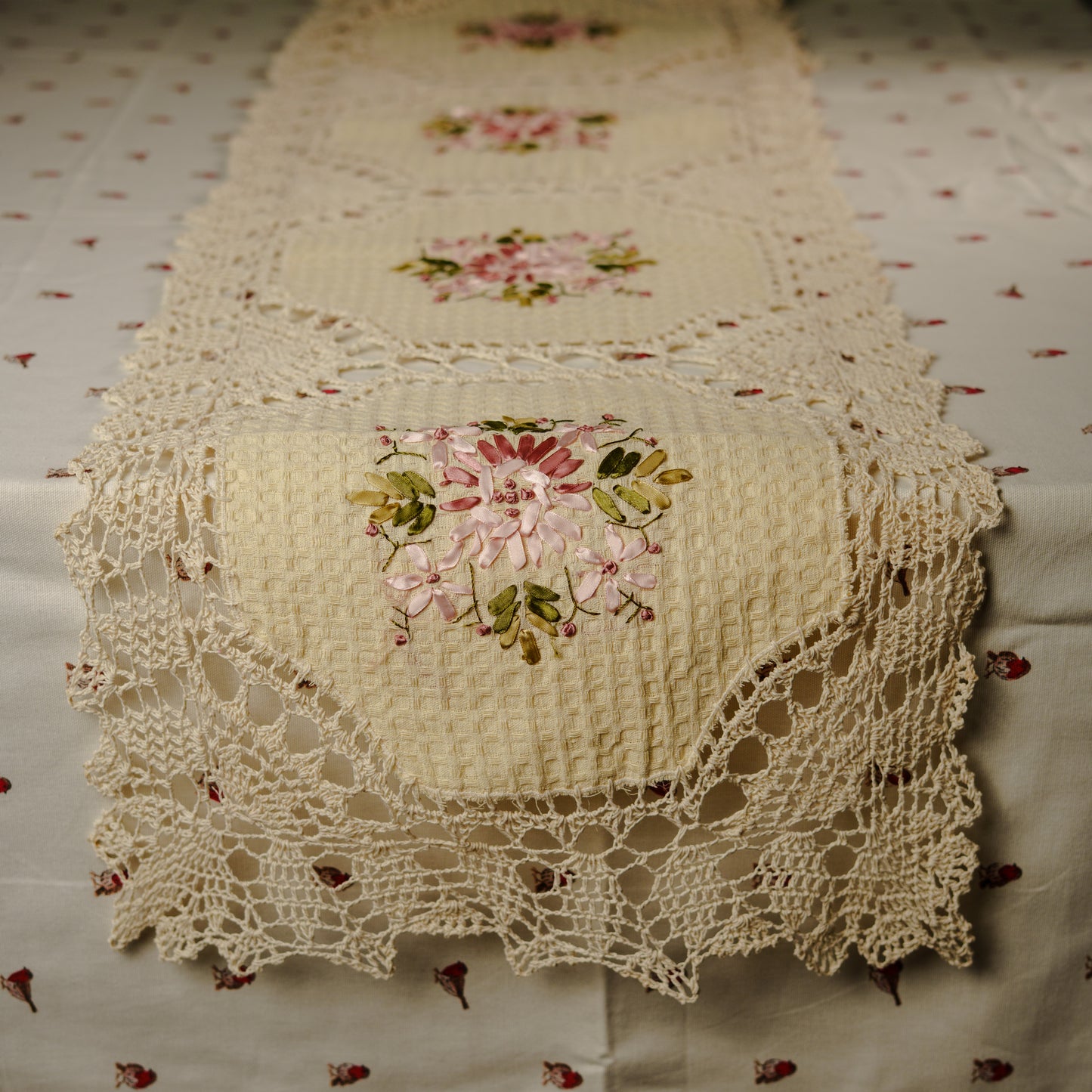 EMBROIDERED TABLE RUNNER WITH CROCHET LACE EDGE