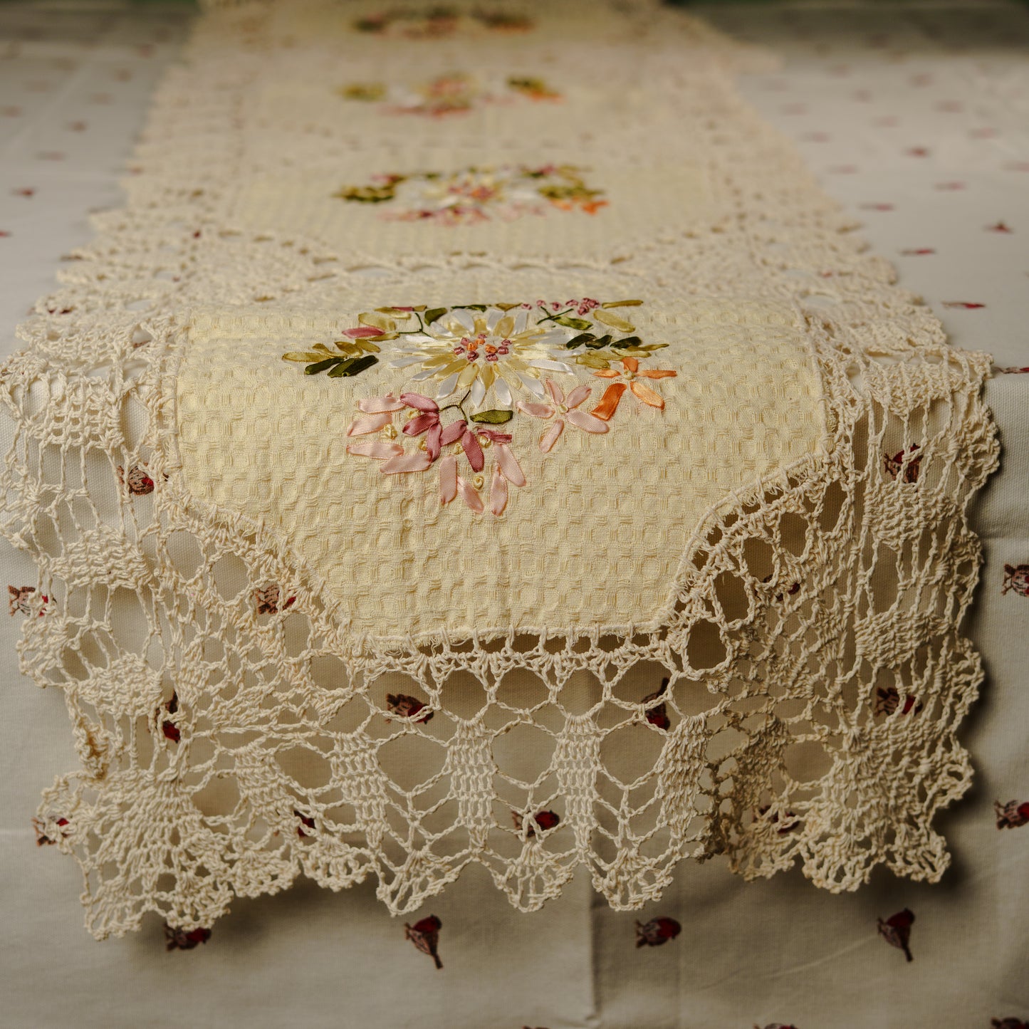 EMBROIDERED TABLE RUNNER WITH CROCHET LACE EDGE
