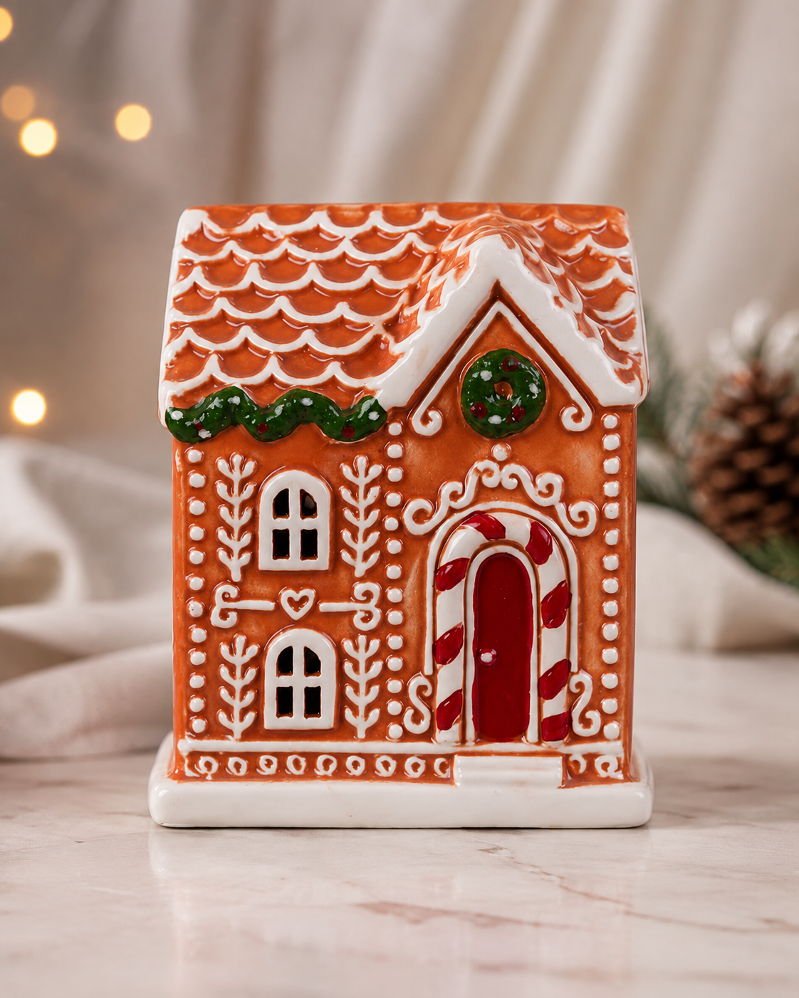 THD1053 Gingerbread House Ceramic Décor