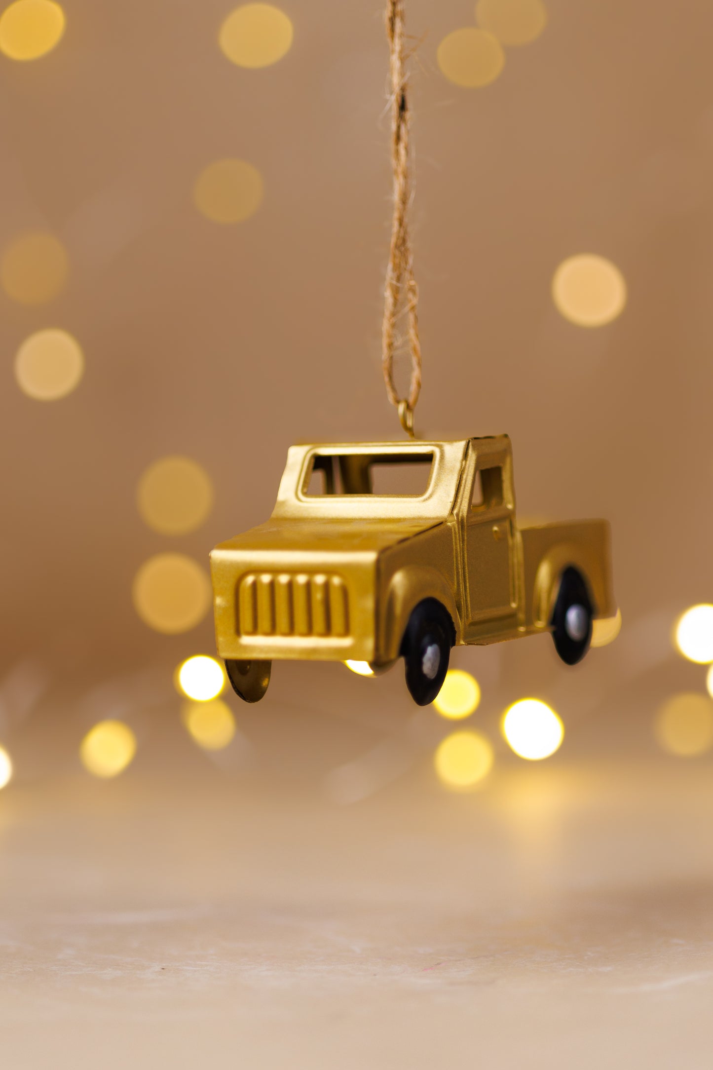 THD438 METAL HANGING GOLD