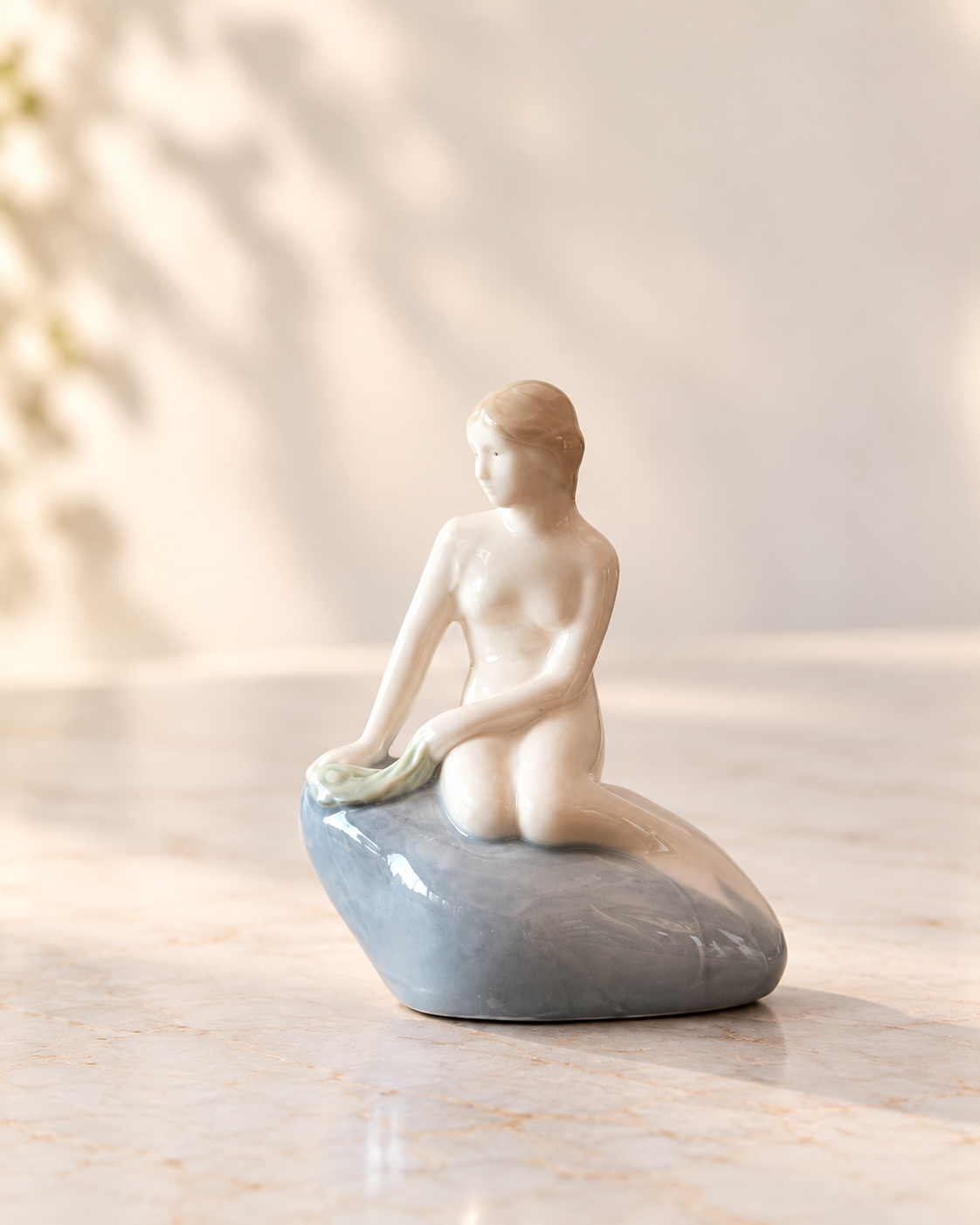 THD100 Elegant Sitting Mermaid Figurine