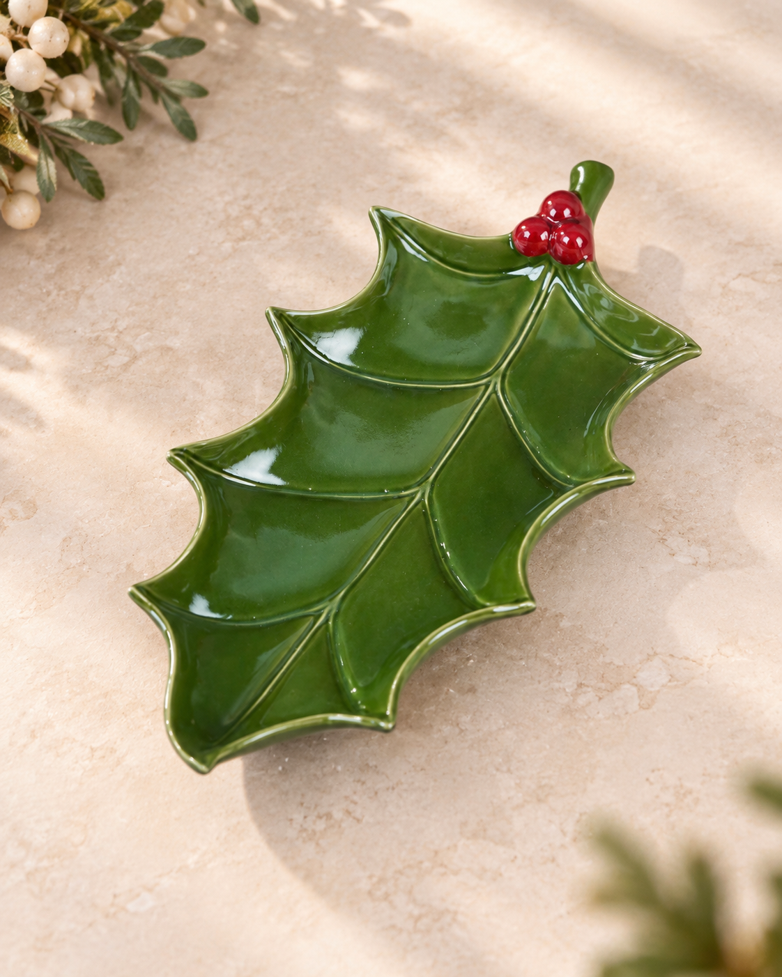 THD1056 Green Holly Leaf Christmas Serving Tray & Table Top Décor