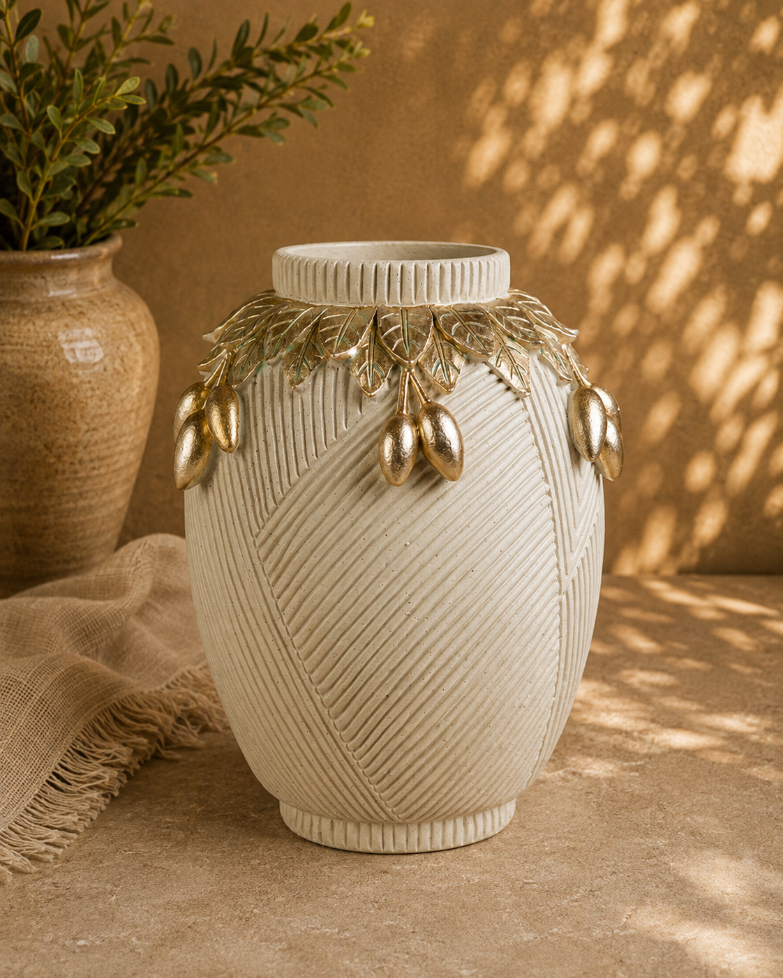 TT114 Decorative Leaf & Olive Vase