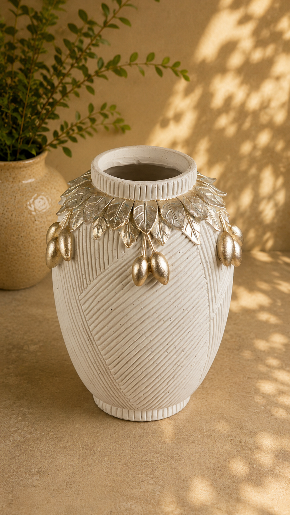 TT114 Decorative Leaf & Olive Vase