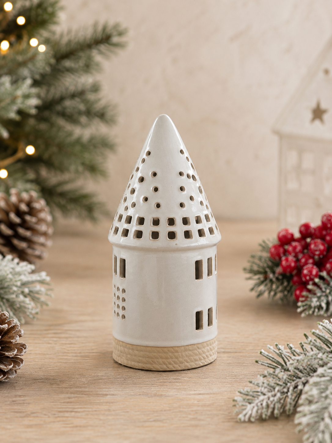 THD582 White Ceramic Christmas Tree Lantern