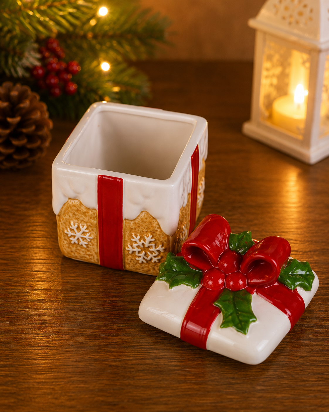 THD802 Christmas Gift Box Trinket Jar with Holly Bow Lid
