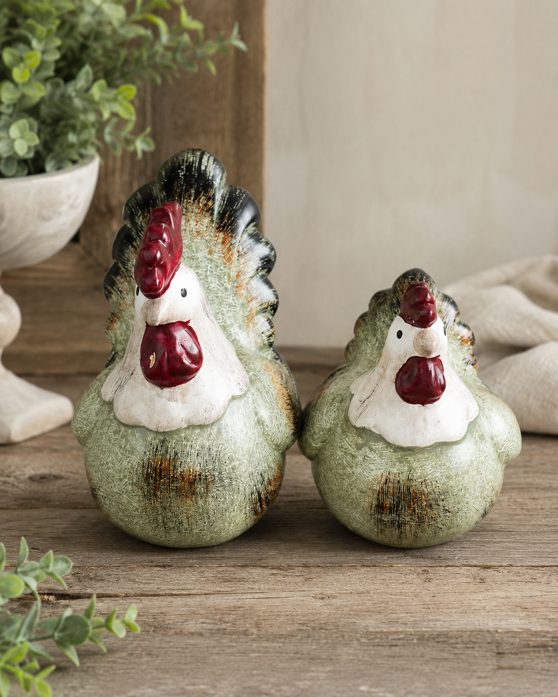 TT-197 Ceramic Hen Figurine Set