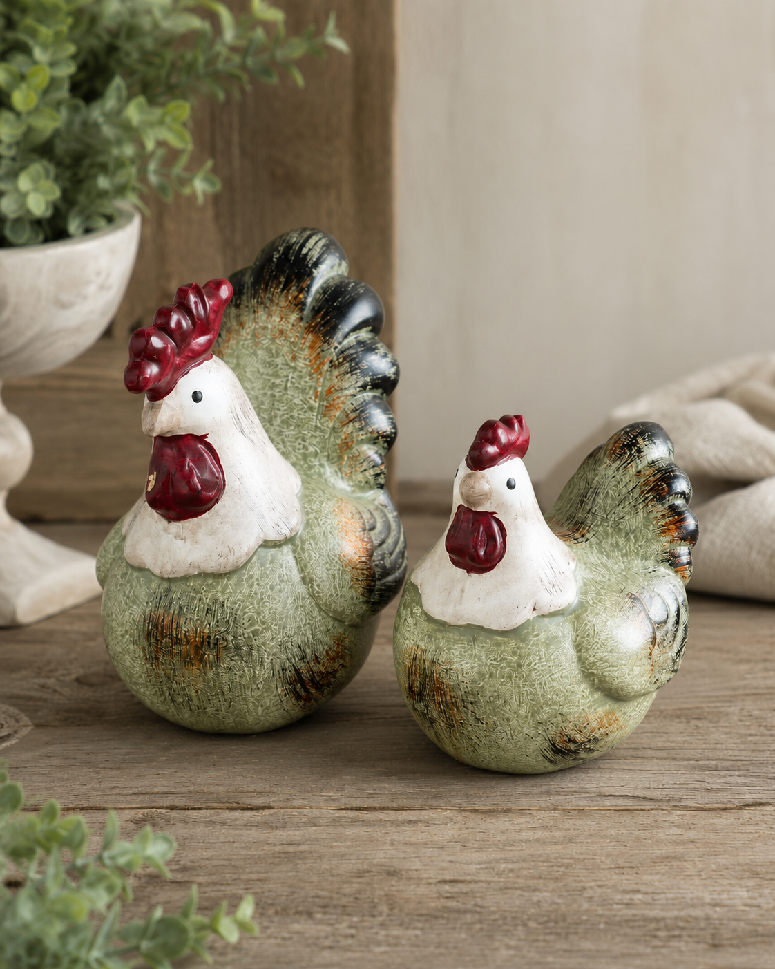 TT-197 Ceramic Hen Figurine Set