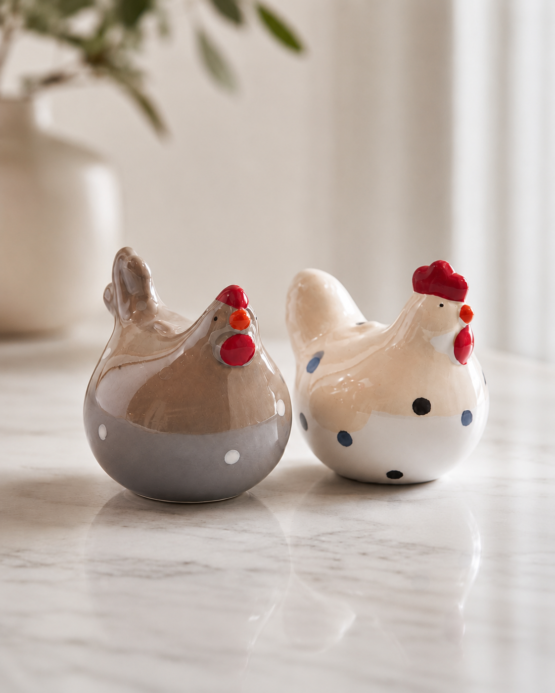 TT-203 Ceramic Hen Figurine Set