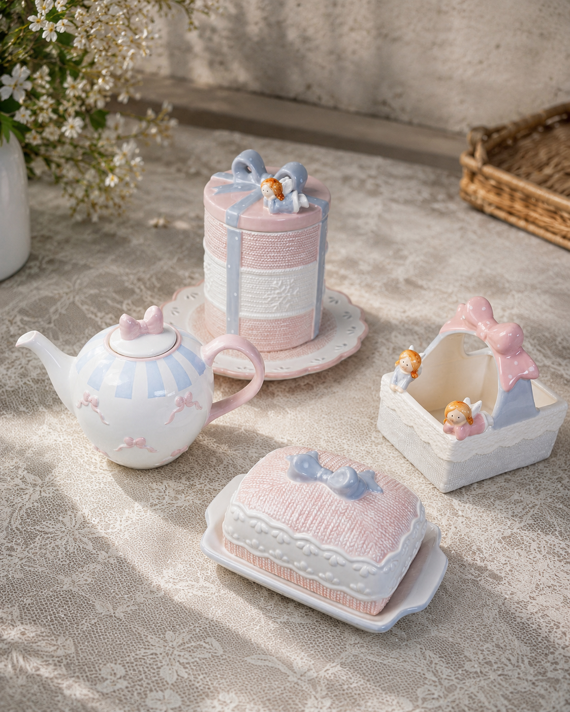 TT-302 Cute Ceramic Bow Teapot with Lid